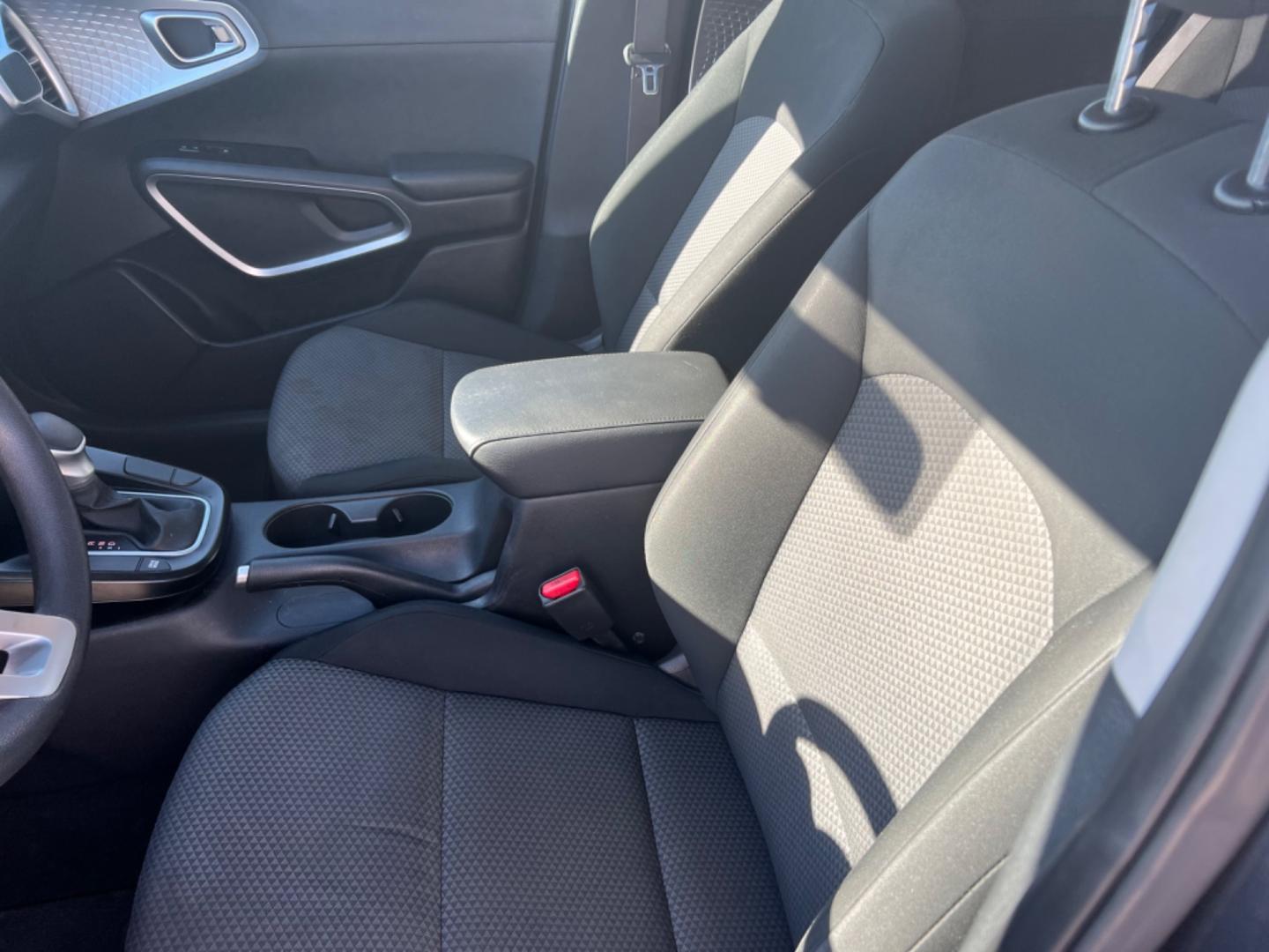 2020 GRAY Kia Soul S (KNDJ23AU6L7) with an 2.0L L4 DOHC 16V engine, CVT transmission, located at 420 I-35E, Lancaster, TX, 75146, (469) 297-4144, 32.593929, -96.823685 - Photo#2